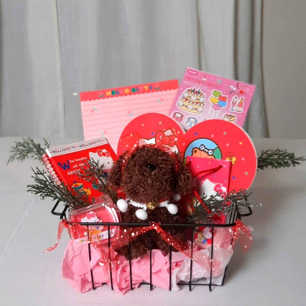 Sanrio Hello Kitty Gift Basket Set.  Pink and Red